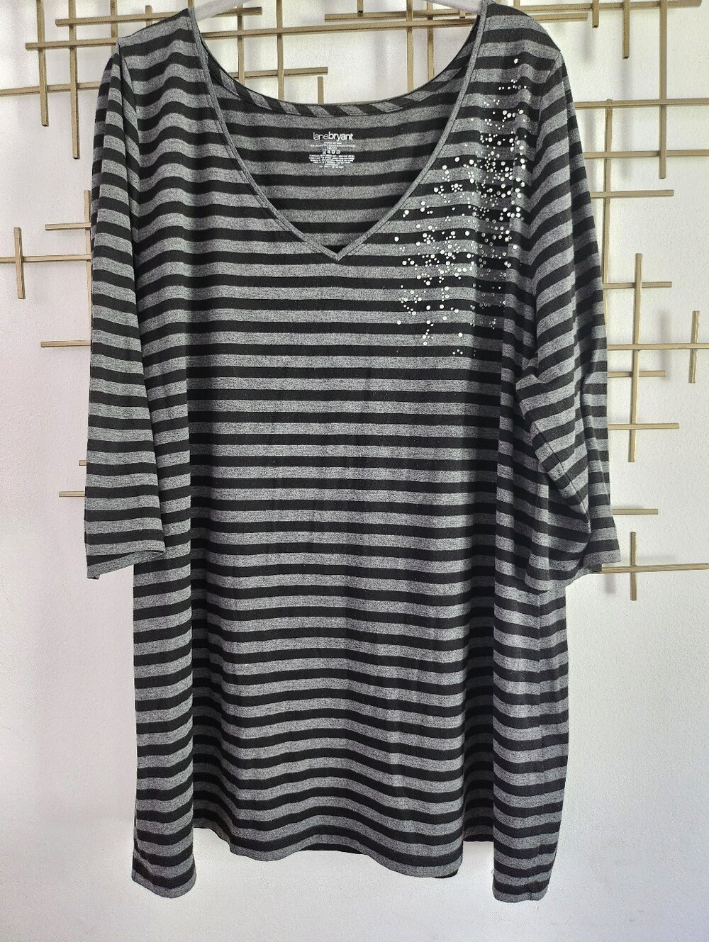 18/20- Old Navy- 3/4 Sleeve V-neck Tee